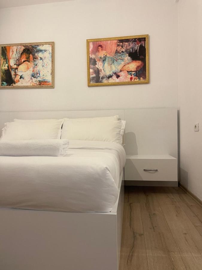 Apartment In The New Bazaar Of Tirana - Hana Blu エクステリア 写真