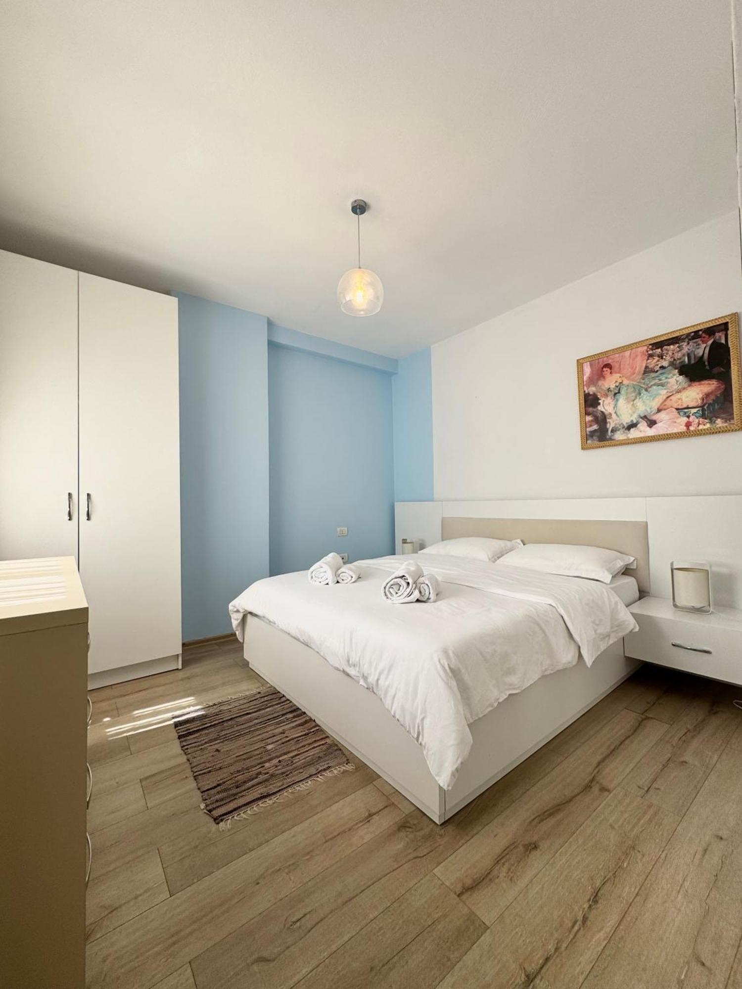 Apartment In The New Bazaar Of Tirana - Hana Blu エクステリア 写真