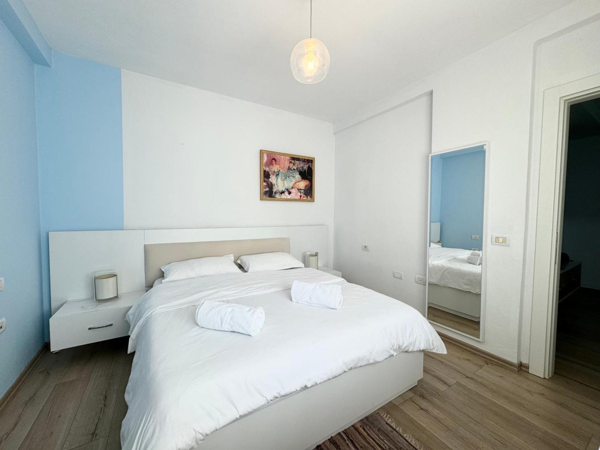 Apartment In The New Bazaar Of Tirana - Hana Blu エクステリア 写真