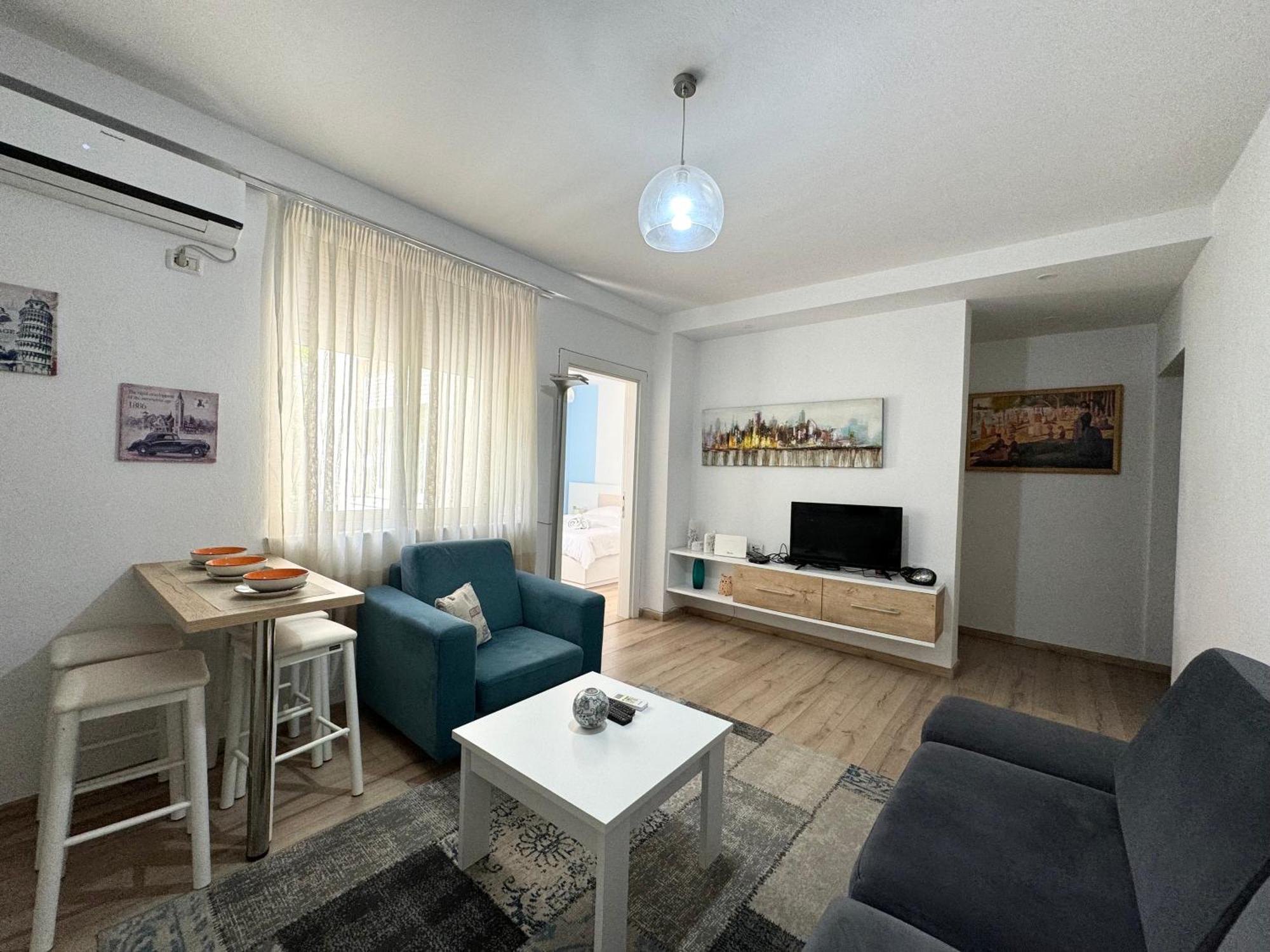 Apartment In The New Bazaar Of Tirana - Hana Blu エクステリア 写真